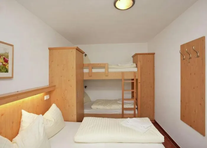 Dom wakacyjny Schoeneben Haus Edelweiss Wald im Pinzgau